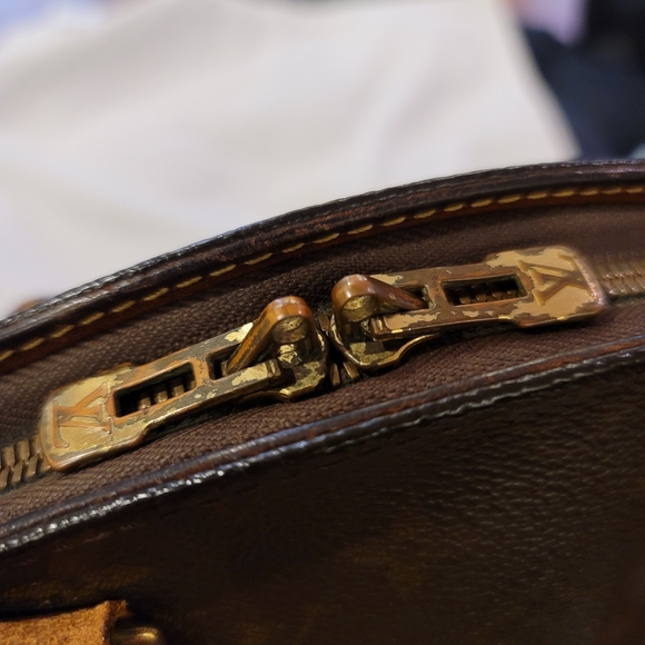 Louis Vuitton Monogram Ellipse - Picture 9 of 17